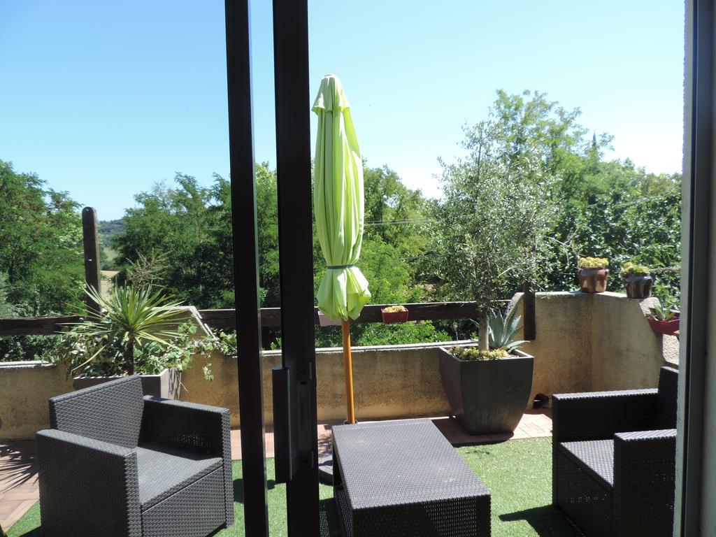 Les Deux Lions Hotel Alairac Bagian luar foto