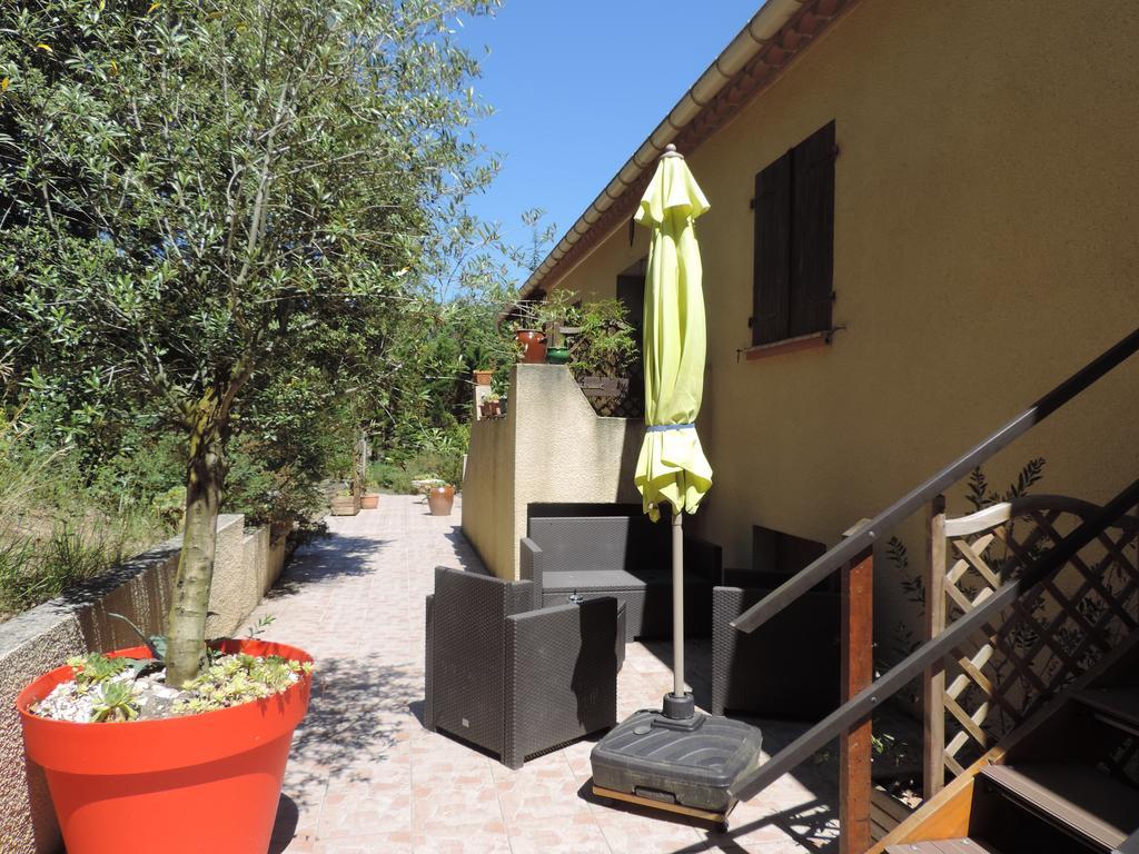 Les Deux Lions Hotel Alairac Bagian luar foto